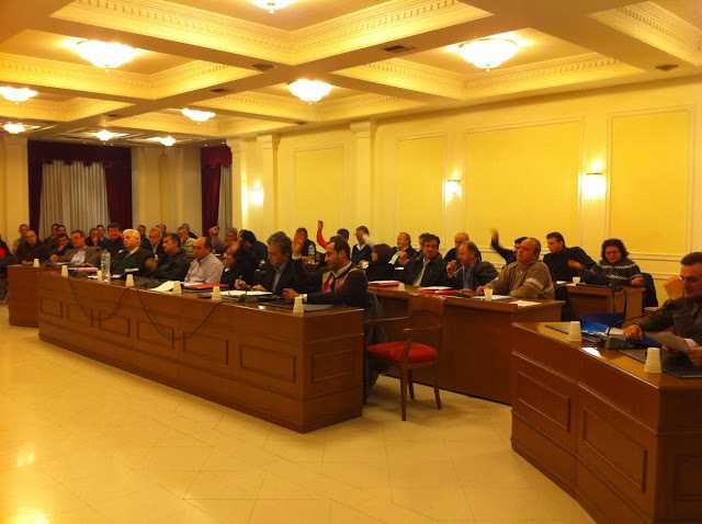 Έκτακτο Δημοτικό Συμβούλιο Καστοριάς μετά τις δηλώσεις Παπαδημούλη για το Φυσικό Αέριο με την παρουσία του Θ. Καρυπίδη