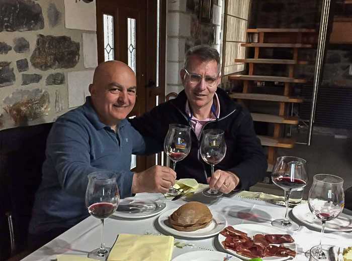 Δείτε ποιος Καστοριανός πρώην γουνοποιός, έγινε οινοποιός στη Νεμέα της Πελοποννήσου