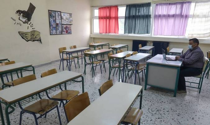 Σχολεία: Τέλη Γενάρη το άνοιγμα Γυμνασίων και Λυκείων – Μειώνεται η διδακτέα ύλη στη Γ’ Λυκείου