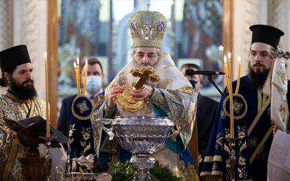 Διεθνή Μέσα: Η Εκκλησία στην Ελλάδα αψήφησε τα μέτρα για τον κορωνοϊό