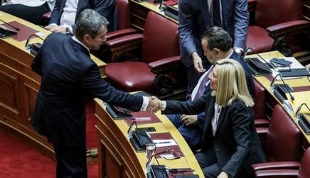 Η Φώφη Γεννηματά “καθαίρεσε” τον Λοβέρδο από κοινοβουλευτικό εκπρόσωπο