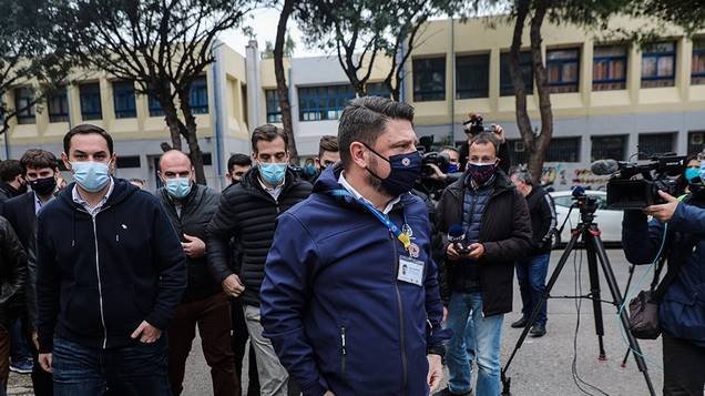 Εκτάκτως στη Θεσσαλονίκη Χαρδαλιάς – Αρκουμανέας για κρούσμα της νοτιοαφρικανικής μετάλλαξης