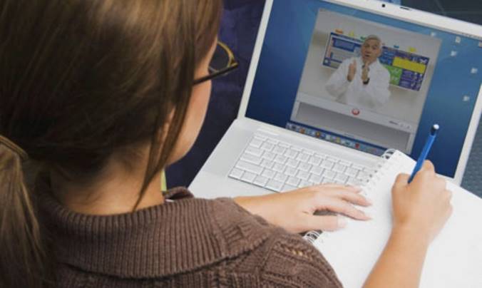 Πτυχιούχοι υποδύονται τους εξεταζόμενους στις εξ αποστάσεως εξετάσεις έναντι 150 ευρώ