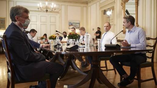 Έκτακτη σύσκεψη στο Μαξίμου για την πανδημία