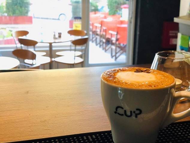 Συνελήφθη ιδιοκτήτης καφέ της Κοζάνης γιατί είχε μέσα δυο πελάτες – Πρόστιμο 5.000 ευρώ και από 300 ευρώ στους καθήμενους