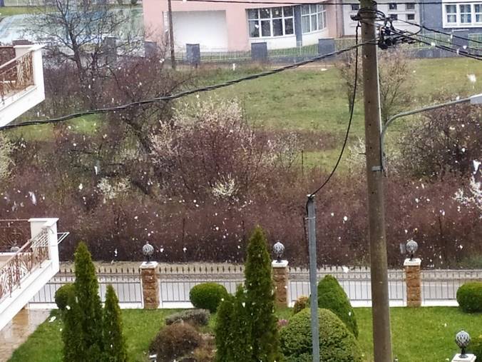 Χιονίζει Μάρτη μήνα στην Καστοριά