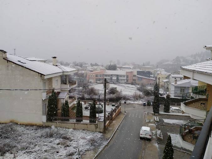 Με ισχυρή χιονόπτωση η πρώτη μέρα της άνοιξης στην Καστοριά