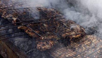 «Κορονοπάρτι» την Τσικνοπέμπτη σε χωριό της Κοζάνης κατέληξε με διακομιδή στο νοσοκομείο!