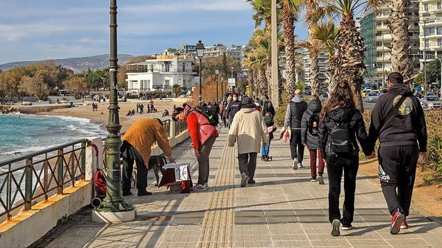 Κορωνοϊός: Κρίσιμη σύσκεψη των ειδικών με φόντο τα 4.340 κρούσματα