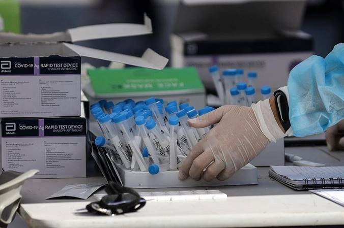 Αποσύρθηκε η επίμαχη διάταξη για τη διενέργεια rapid test στα φαρμακεία – Μόνο πώληση