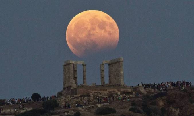«Ροζ» φεγγάρι: Απόψε και αύριο η πρώτη υπερπανσέληνος του 2021