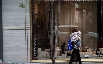 Έντονο παρασκήνιο πίσω από το ‘όχι σε όλα’ των λοιμωξιολόγων στο περαιτέρω άνοιγμα της αγοράς