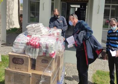 Παράδοση Τροφίμων προς το Γενικό Φιλόπτωχο Ταμείο της Μητρόπολης από την Π.Ε Καστοριάς.