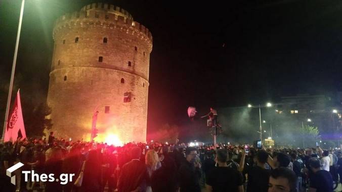 Οι πανηγυρισμοί των φίλων του ΠΑΟΚ στην Θεσσαλονίκη