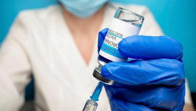 Κορωνοϊός: Τι θα συμβεί αν κάνουμε δύο δόσεις από διαφορετικά εμβόλια