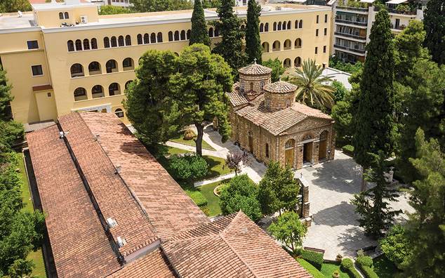 Σοκ: Επίθεση με βιτριόλι σε έξι Μητροπολίτες στη Μονή Πετράκη – Μεταφέρθηκαν στο νοσοκομείο, τρεις σοβαρά