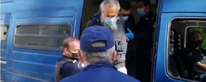 «Κτήνος ψόφα» φώναζαν στον δολοφόνο με το τσεκούρι της ΔΟΥ Κοζάνης (Video)