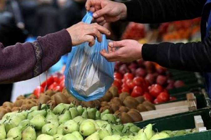 Καταργείται η απόσταση των 5 μέτρων μεταξύ των πάγκων στις λαϊκές αγορές
