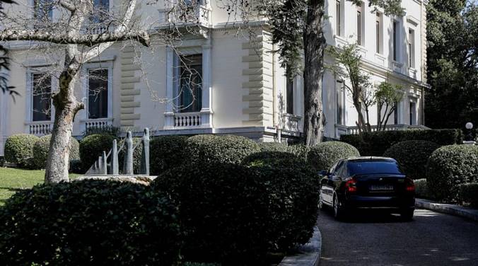 Αστυνομικός στην φρουρά της Σακελλαροπούλου κατηγορείται για απάτη – «μαμούθ»