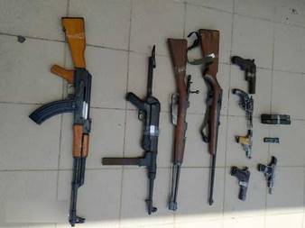 Φλώρινα: Μεγάλες ποσότητες πολεμικού υλικού καθώς και αντικείμενα αρχαιολογικής αξίας, βρέθηκαν και κατασχέθηκαν σε σπίτι