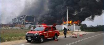 Φωτιά στην Αττική: Εκρήξεις στις Αφίδνες, αναζωπύρωση στην Ιπποκράτειο Πολιτεία (εικόνες)