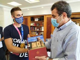 Ο Χρυσός Ολυμπιονίκης Στέφανος Ντούσκος στον Αντιπεριφερειάρχη Καστοριάς  Δημήτρη Σαββόπουλο (φώτο – βίντεο)