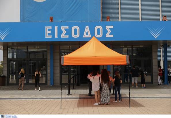 «Έχω αλλάξει ημερομηνίες σε μοριακά»: Η πατέντα αρνητών για πιστοποιητικά και είσοδο παντού