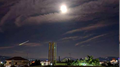 Εντυπωσιακό μετέωρο σκίζει τον ουρανό της Κεντρικής Ελλάδας / Kάμερες κατέγραψαν την πτώση του (ΒΙΝΤΕΟ)