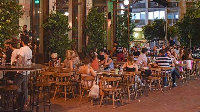 Κορονοϊός: Επιστροφή στην κανονικότητα αλλά όχι για όλους – Τι θα ισχύσει για τους ανεμβολίαστους