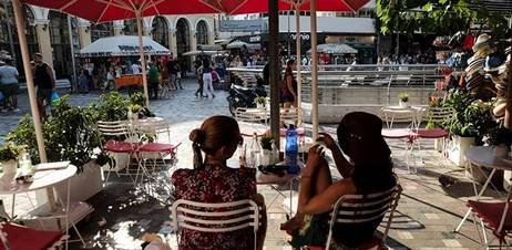 Κορονοϊός: Έρχονται περισσότερες ελευθερίες για τους εμβολιασμένους, σε «σημείο κανονικότητας» – Το σχέδιο του υπουργείου Υγείας