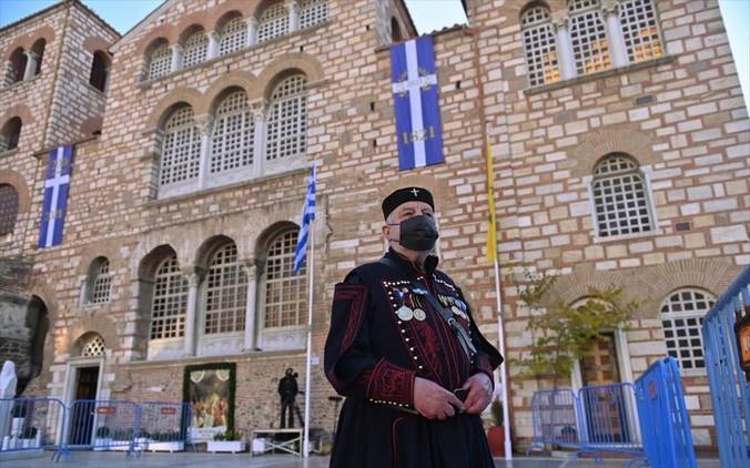 Θεσσαλονίκη: Εισαγγελική παρέμβαση για τον ιερέα που έβαλε πιστούς χωρίς μάσκα στον Άγιο Δημήτριο