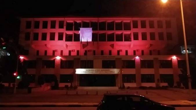 Ροζ φωτίστηκε η Π.Ε. Καστοριάς ως μήνυμα ευαισθητοποίησης κατά του καρκίνου του μαστού