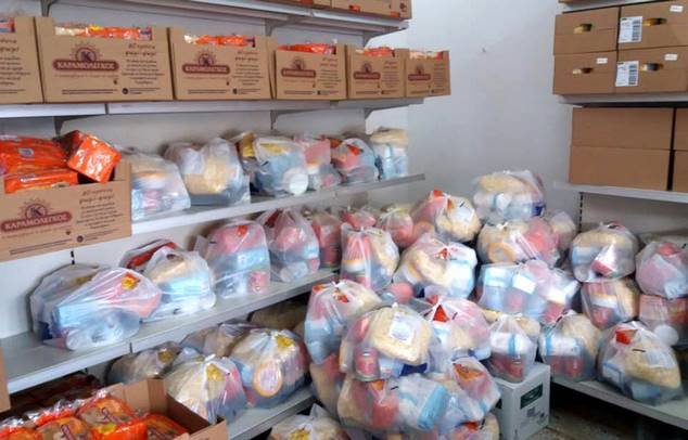 Διανομή τροφίμων για τους ωφελούμενους του προγράμματος ΤΕΒΑ από τον Δήμο Καστοριάς