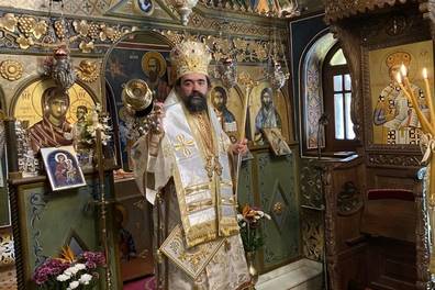 Πρώτη Θεία Λειτουργία του Μητροπολίτη Καστορίας στην έδρα της Μητροπόλεως του [ΦΩΤΟ]