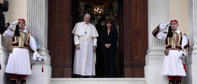 Πάπας Φραγκίσκος: Ιστορική επίσκεψη στην Ελλάδα (βίντεο)