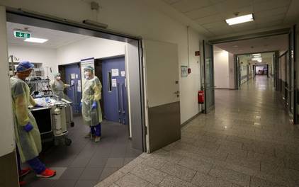 Κοροναϊός – Οικογένεια ξεκληρίστηκε σε ένα μήνα – Δεν έμαθε ποτέ ότι πέθανε ο σύζυγος της