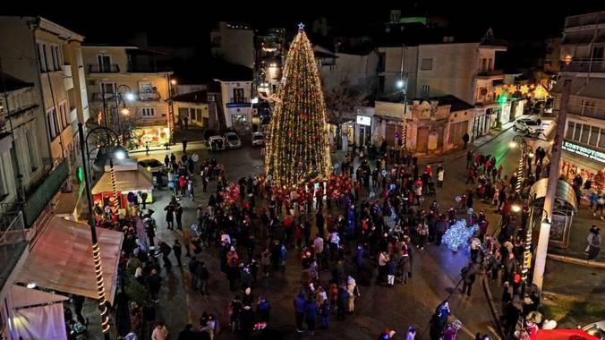Με οδηγό την αγάπη και την αλληλεγγύη άναψε το χριστουγεννιάτικο δέντρο στο Άργος Ορεστικό