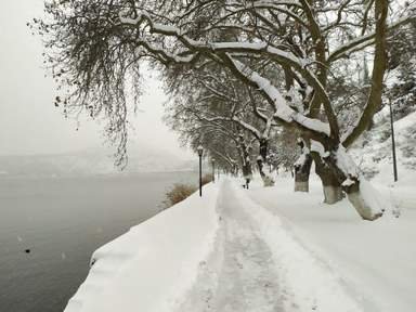 Ο καιρός τρελάθηκε: Καλοκαιρία το Σαββατοκύριακο, νέα ψυχρή εισβολή τη Δευτέρα με χιόνια και βροχές