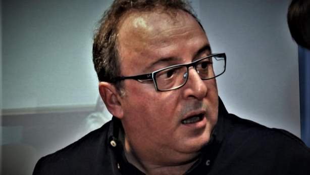 Επίθεση με γκαζάκια στο σπίτι του Δημήτρη Καμπουράκη (video)