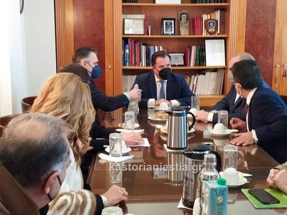 Καστοριά: Το υπόμνημα που επέδωσε ο Εμπορικός Σύλλογος στον Άδωνι Γεωργιάδη