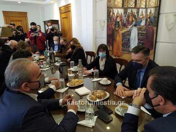 Σύσκεψη αυτή την ώρα στην Αντιπεριφέρεια Καστοριάς με τον Άδωνι Γεωργιάδη και τον Νίκο Παπαθανάση (φωτο – βίντεο)