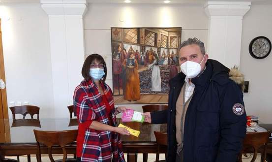 Η Περιφέρεια Δυτικής Μακεδονίας παρέδωσε δωροεπιταγές στην Πρωτοβάθμια Εκπαίδευση Καστοριάς.