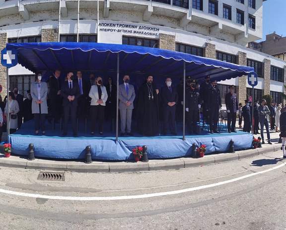 Καστοριά: Η παρέλαση της 25ης Μαρτίου (φώτο)