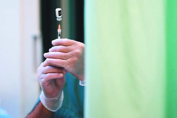 Κοροναϊός: Γερμανός εμβολιάστηκε 90 φορές για να πουλήσει τα πιστοποιητικά