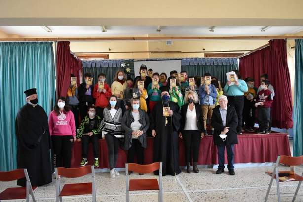 Ο Μητροπολίτης με τα παιδιά και τους νέους της Καστοριάς (Τοῦ Μητροπολίτου Καστορίας Καλλινίκου)