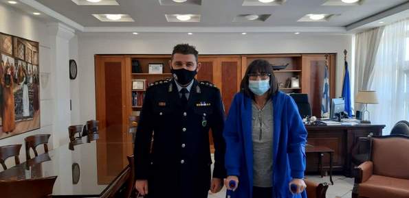 Ο νέος Αστυνομικός Διευθυντής Καστοριάς στην Αντιπεριφερειάρχη.