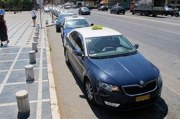 Οδηγός ταξί χρέωνε τους πελάτες με «κρυφό» ταξίμετρο