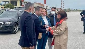 Ο δήμαρχος Καστοριάς υποδέχθηκε στην Καστοριά την Πρόεδρο της Δημοκρατίας και την προσκάλεσε στα Ελευθέρια της πόλης