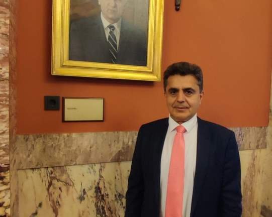 Ζ. Τζηκαλάγιας: Αυλαία με τις πρέπουσες τιμές για τον Φίλιππο Πετσάλνικο στο Κοινοβούλιο