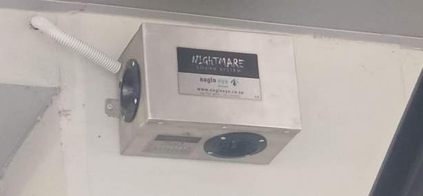 Καστοριά: Πολυκατάστημα “πυροβολεί” με υπερήχους, πουλιά και τετράποδα